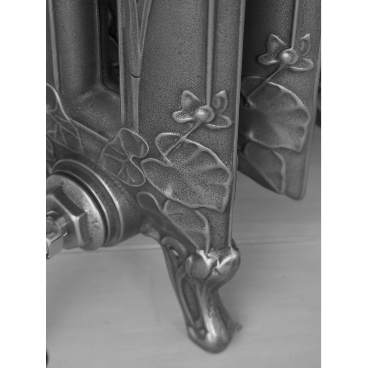 Dragonfly 790 Two-Column Cast Iron Radiator, 11 Sections, 790x 969mm