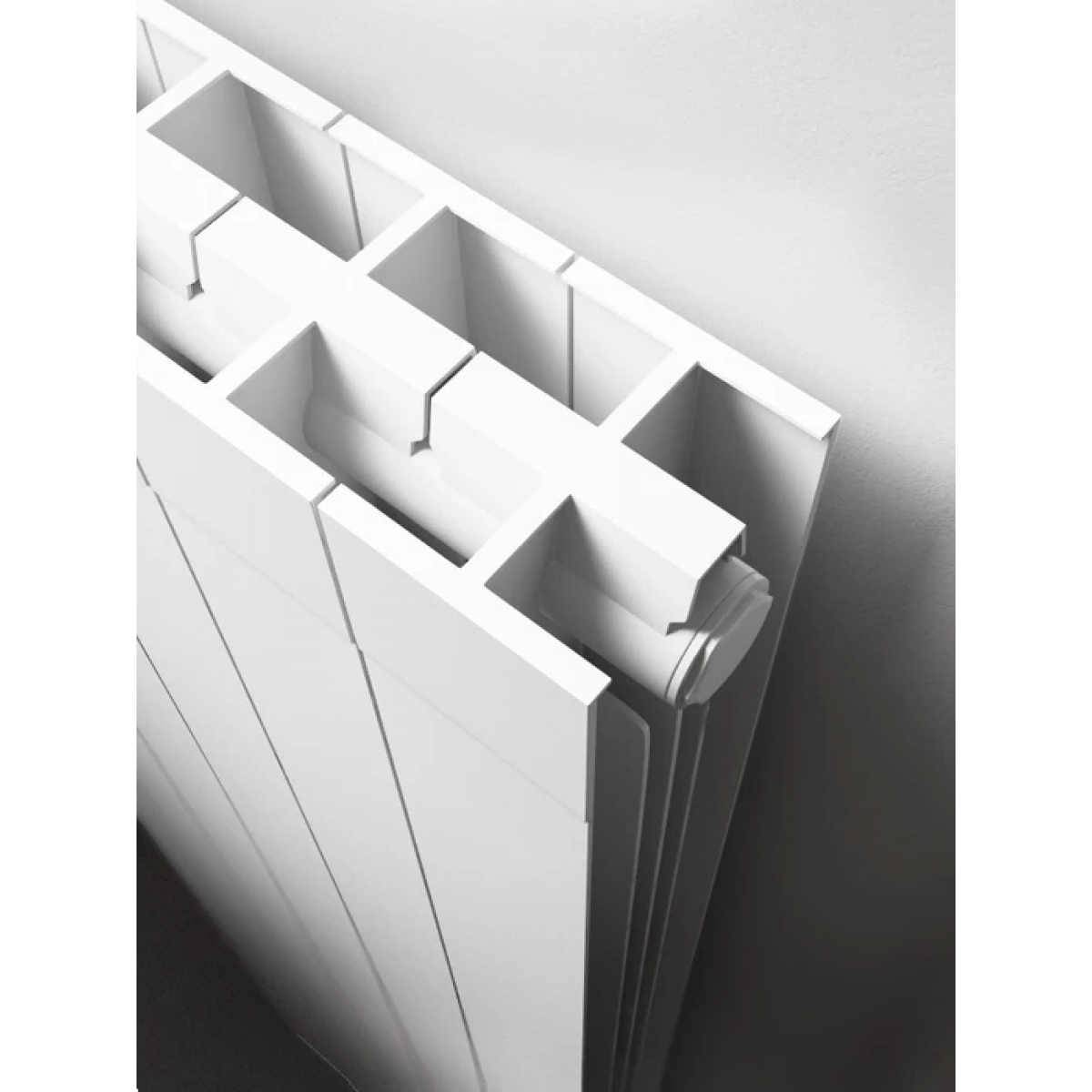 The Alprimo: Our Own Brand Flat-top Aluminium Radiator, 590H x 340mm (4 Sections) 