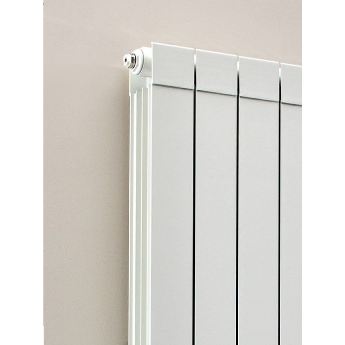 The Alprimo: Our Own Brand Flat-top Aluminium Radiator, 1046H x 340mm (4 Sections)