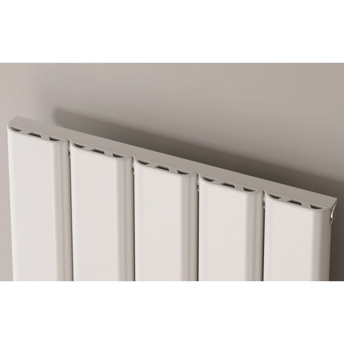 Reina Vicari Horizontal Aluminium Single Column radiator, 600H x 400mm