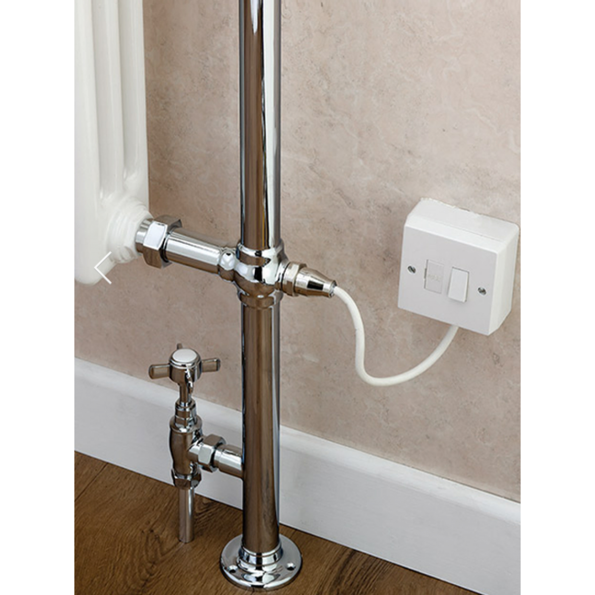 Boleyn Floor Mounted Towel Radiator 965 x 540mm